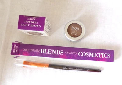 Polvo para cejas BDB Billion Dollar Brows marrón claro 0,07 oz/2 g y cepillo para manchas nuevo en paquete Foto 1 de 4