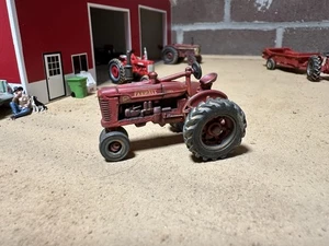 Custom Weathered 1/64 Ertl Farmall MD Tractor For Dioramas - Picture 1 of 4