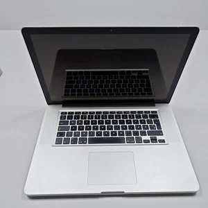 Apple MacBook Pro 15" - ungetestet, Gebrauchsspuren, ohne Zubehör - Bild 1 von 9