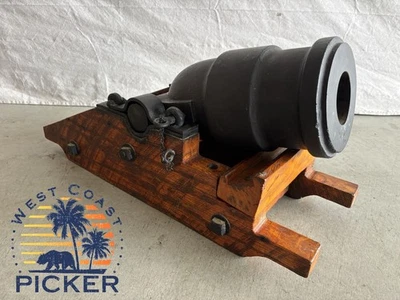 Cañón de mortero de hierro fundido de colección en polvo negro hecho por herrero local Foto 1 de 4