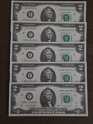 Lot of 5 $2 error notes stuck digits UNC with stuck digit in the 8th position - Image 1 of 4