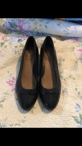 Zapatos de mujer diseñados por Clark’s talla 10W con tacones de 2,5 pulgadas  - Imagen 1 de 11
