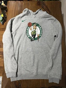 Nike Boston Celtics Hoodie M grau vorne Old School Big Logo Grafik Sweatshirt - Bild 1 von 3