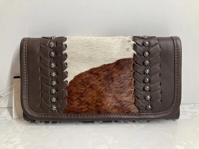 Cartera de chequera plegable de cuero marrón Cow Town de American West NETO PRECIO DE VENTA SUGERIDO POR EL FABRICANTE $108 Foto 1 de 4