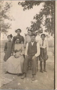 Foto postal vintage RPPC retrato familiar de George Watts  - Imagen 1 de 3