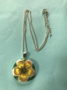 Silvertone Chain w Painted Yellow & Green Flower Round Ceramic Pendant Necklace  - Picture 1 of 7