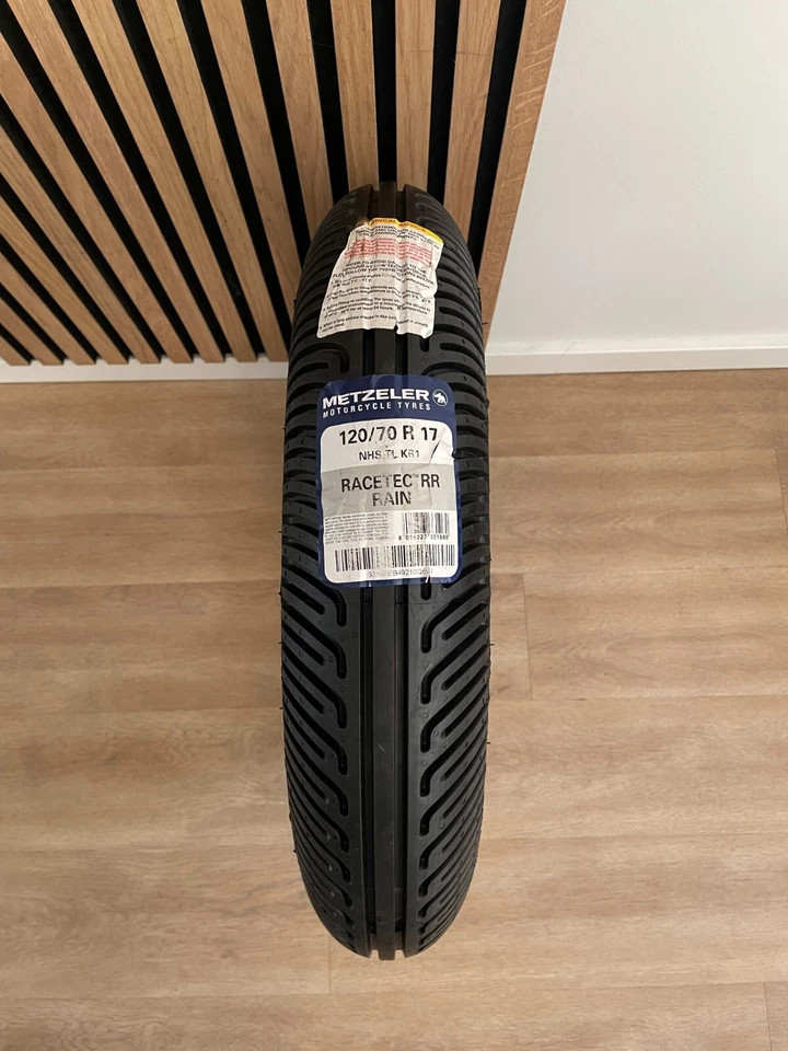 Metzeler Racetec RR Rain KR1 Front NHS 120/70 R17 NHS 1207017 Motorradreifen - Bild 1 von 3