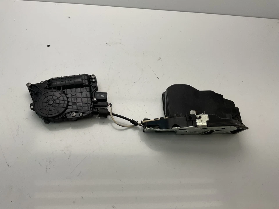 Actuador de pestillo de cerradura de puerta trasera derecha BMW 528i 535i 550i F10 2011-2013 7229460 OEM Foto 1 de 4