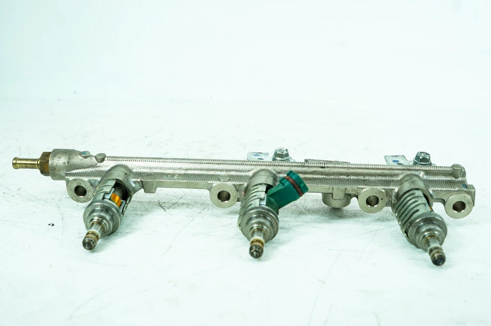 06-08 Lexus IS250 IS350 OEM Barra de válvula de presión de gasolina reguladora de combustible 1042 Foto 1 de 4