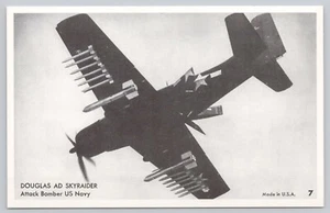 Tarjeta postal litográfica cromada Douglas AD Skyraider Attack Bomber - Imagen 1 de 2
