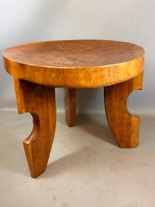 250750 - This three-legged stool is handmade in the Jimma region - Ethiopia. - Picture 1 of 6