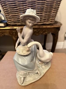 lladro figurines Girl with Goose - Picture 1 of 8