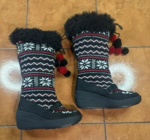 Juicy Couture Winter Knit Snowflake Wedge Boots Pom Pom Fur Trim size 8 - Picture 1 of 9