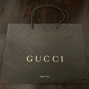 Auth GUCCI GG Monogram Classic Brown Gold Shopping Paper Bag Sz M 15x11.5x6.25 - Picture 1 of 3