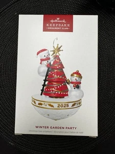 MIB Hallmark 2025 WINTER GARDEN PARTY KOC Member Excl Ornament - Bild 1 von 3