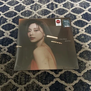 IN HAND TZUYU (ZWEIMAL) - abouTZU (Target Exclusive, Vinyl) - Bild 1 von 2