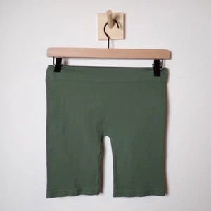 Free People Intimately Seamless Bike Shorts 2 Pair Black and Green Sz M/L Women - Picture 1 of 10