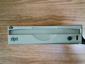 Iomega Z100ATAPI Zip Drive 100 MB Internal IDE Beige RARE MANUAL EJECT OVERRIDE - Afbeelding 1 van 6