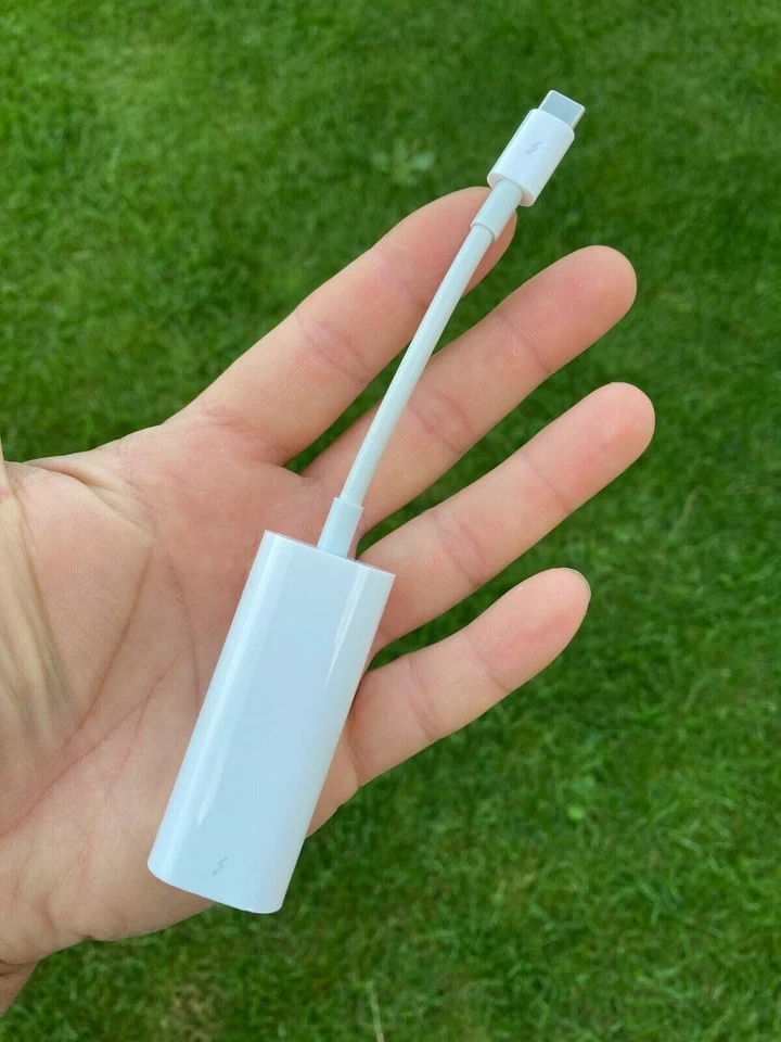  Genuine Apple Thunderbolt 3 (USB-C) to Thunderbolt 2 Adapter MMEL2ZM/A - Image 1 of 4