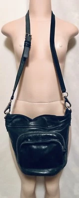 She + Lo Rise Above 拉链皮革细节绿色流浪汉斜挎包桶托特包 — 第 1/4 张图片