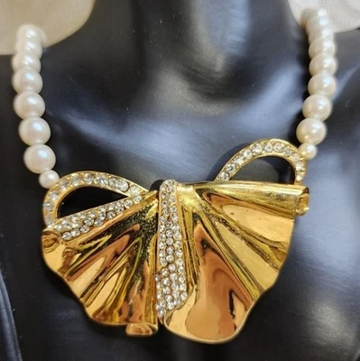 Collar PARK LANE Oro y Blanco con Colgante Mariposa y Perlas Foto 1 de 4