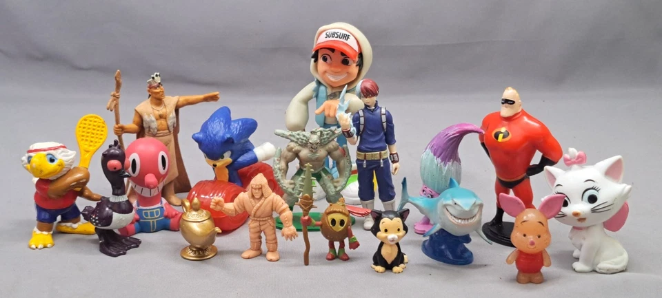 Lote de figuras surtidas de películas de Disney. Varios tamaños Foto 1 de 4