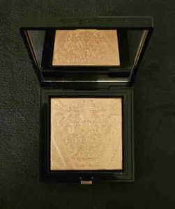 NWT Givenchy Gold Shimmery Pressed Powder Highlighter Teint Couture Size .28oz - Picture 1 of 3