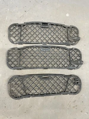 1977 - 1979 凯迪拉克 Deville Fleetwood 挡风玻璃刮板罩屏幕通风口成型 — 第 1/4 张图片