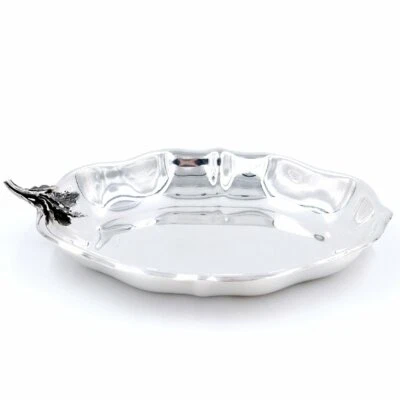 Cuenco Bon Bon italiano de plata maciza brillante con hoja de roble Foto 1 de 4