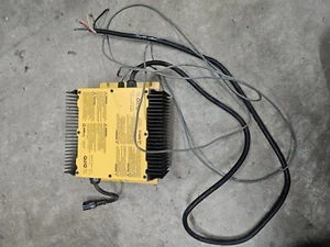 QUIQ DELTA-Q GOLF CART BATTERY CHARGER 912-4800-D1 GOOD CHARGER - Picture 1 of 3