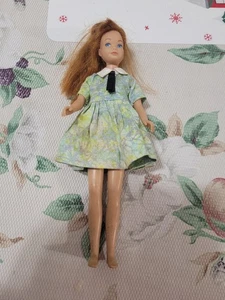 Muñeca Barbie Skipper 1963 vintage rodilla flexible con ropa de atuendo - Imagen 1 de 9