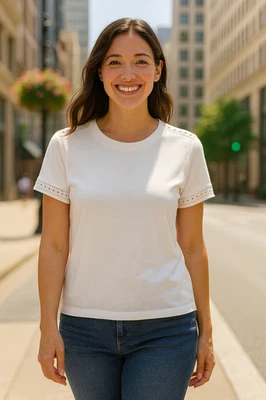 Blusa Vince Camuto feminina tamanho médio branca borda de crochê manga curta - Imagem 1 de 4