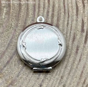 31mm Circle Locket Pendant - Picture 1 of 11