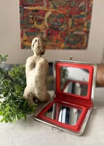 Vintage Dual Square Mirror Compact Gold Tone Leaf w/ Red Kiss Lock - Picture 1 of 6