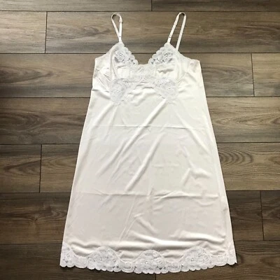 Vestido sin mangas vintage de satén Vanity Fair para mujer talla 36 con ribete de encaje HECHO EN EE. UU. Foto 1 de 4