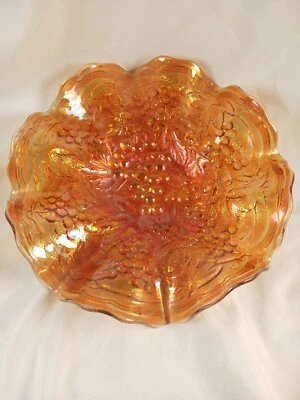 Tigela Fenton Vintage Carnaval Vidro Uvas Folhas de Videira Iridescente Babado 9" - Imagem 1 de 2