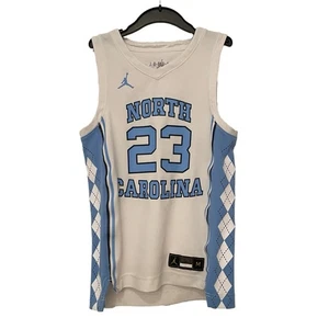 Camiseta deportiva de baloncesto Throwback North Carolina #23 Air Jordan juvenil talla mediana - Imagen 1 de 8