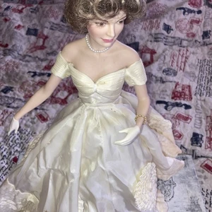 Franklin Mint Heirloom Jackie Kennedy Wedding Bride Porcelain Doll - Picture 1 of 10