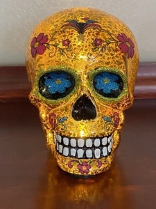 Tag der Toten Toten Totenkopf Gold Handbemalt Blumen Batteriebetrieben Licht Halloween - Bild 1 von 6