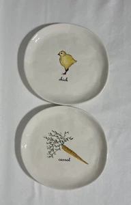 Juego de 2 platos de ensalada con zanahoria y pollito Rae Dunn Magenta M Studios - Imagen 1 de 2