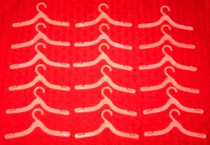 LOTE DE PERCHAS DURAS ROSA CALIDAD MODA VINTAGE BARBIE FRANCIE PATRÓN PARA ROPA - Imagen 1 de 1