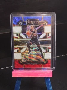 2023-24 Panini Select - Concourse rojo blanco y azul Prizm #10 DeMar DeRozan  - Imagen 1 de 2