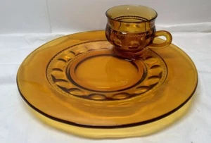 Vintage Indiana Glas Bernstein König Krone Tasse & Teller Snack Mittagessen Sets - Bild 1 von 10