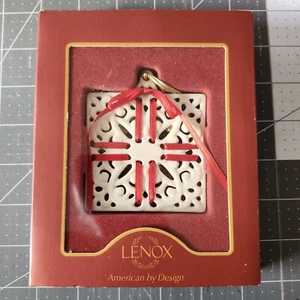 Adorno de Navidad Lenox 2009 envoltorio regalo - Imagen 1 de 6