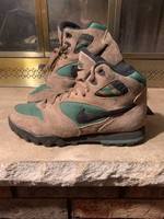 old school nike hiking boots