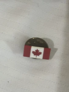 Vintage Tiny Small Canadian Canada Flag Gold Gone Enamel Lapel Pin (GW3) - Picture 1 of 3