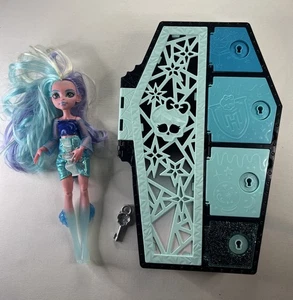 Monster High Skulltimate Secrets Fearidescent Series Lagoona Blue Puppe - Bild 1 von 5