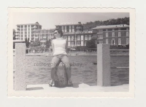 Pretty Attractive Young Woman Beach Spread Legs Leggy Lady Female Snapshot - Picture 1 of 1