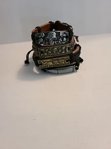 Lote de cuatro pulseras de cuero estilo tribal calavera bala y temática de Tailandia - Imagen 1 de 10