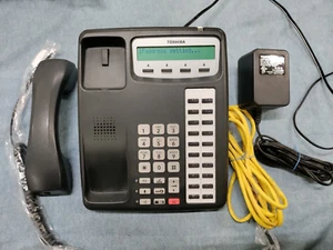 Toshiba Strata IPT2020-SD IP Phone w/AC power supply - Picture 1 of 2